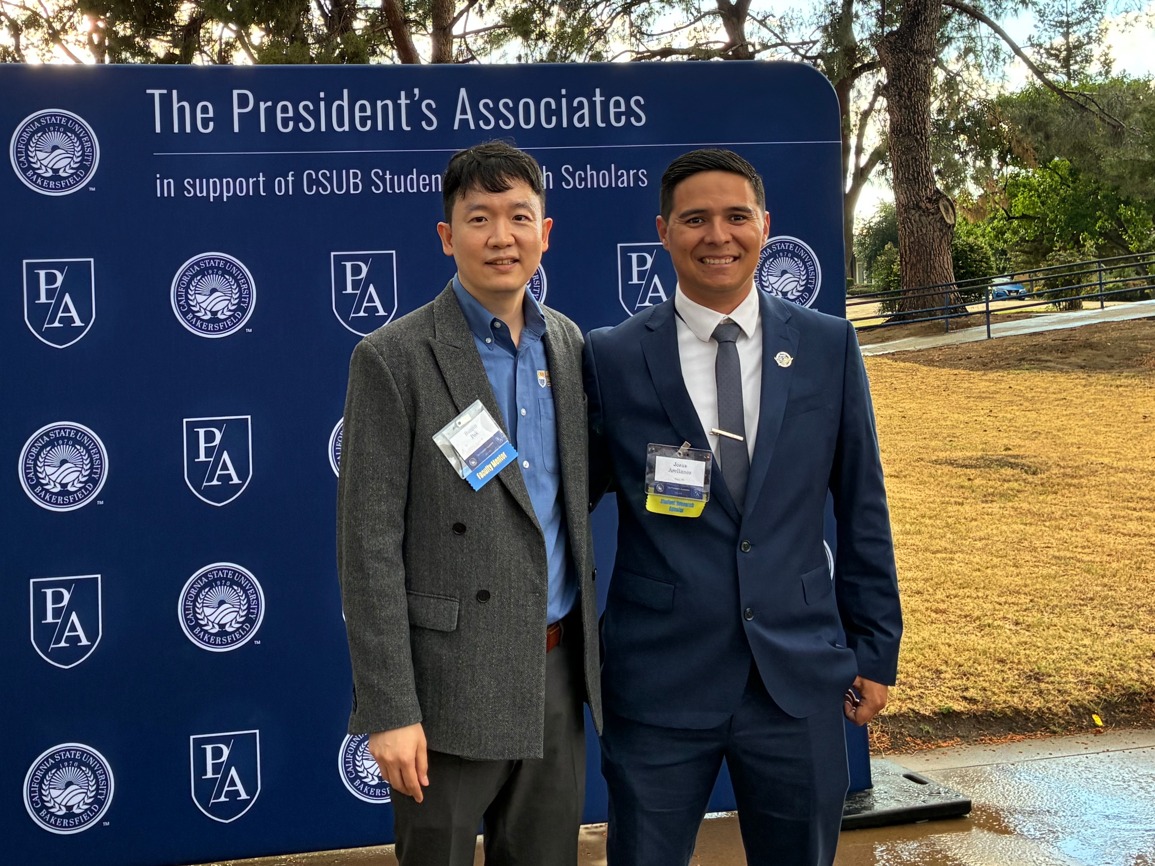 Dr. Sunjin Pak (Faculty Mentor) and Jesus Arellanes at the 2026 President's Associates Recognition Dinner